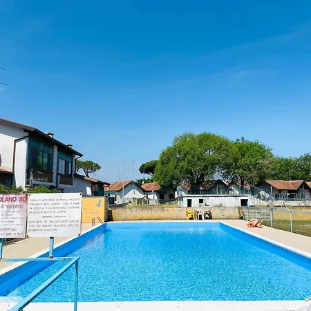 Modernes In Einer Residenz Mit Swimmingpool 300 Meter Vom Entfernt * Lido di Volano