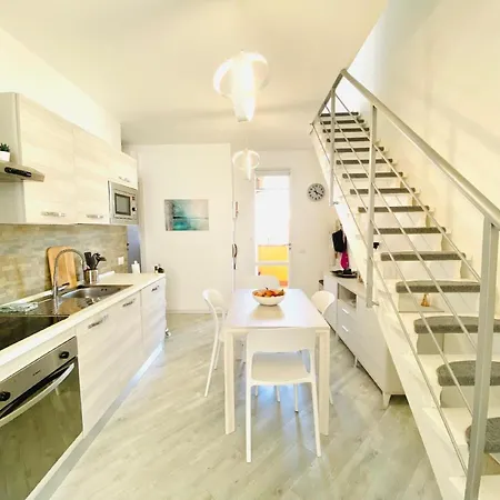 Modernes In Einer Residenz Mit Swimmingpool 300 Meter Vom Entfernt Apartman Lido di Volano
