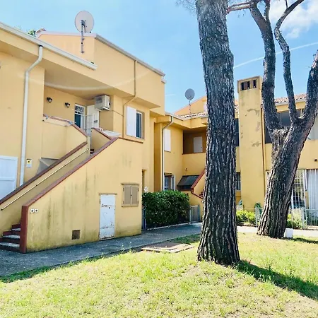 Modernes In Einer Residenz Mit Swimmingpool 300 Meter Vom Entfernt Lido di Volano