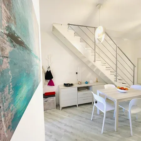 Modernes In Einer Residenz Mit Swimmingpool 300 Meter Vom Entfernt דירה לידו די בולנו