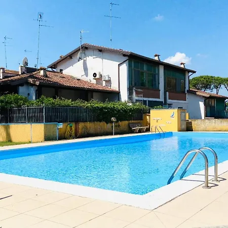 Modernes In Einer Residenz Mit Swimmingpool 300 Meter Vom Entfernt לידו די בולנו