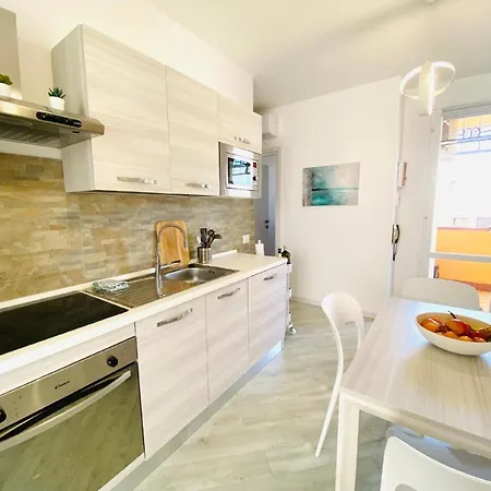 Modernes In Einer Residenz Mit Swimmingpool 300 Meter Vom Entfernt דירה לידו די בולנו
