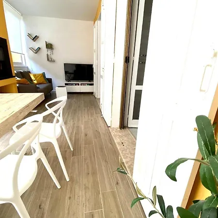 Modernes In Einer Residenz Mit Swimmingpool 300 Meter Vom Entfernt *